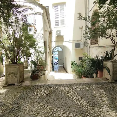 Antique Garden Daire