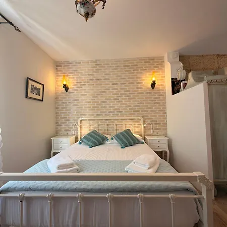 Antique Garden Apartment *